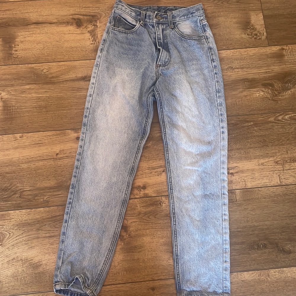 Brandy Melville Jane light wash jeans (size small)